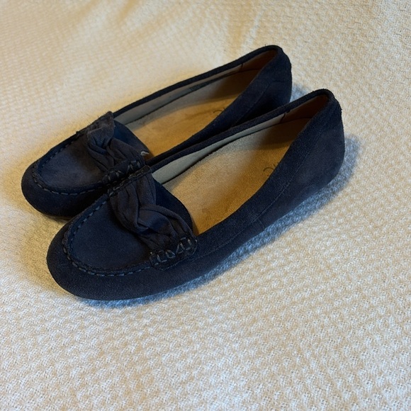 Vionic‎ Suede Moccasins with Bow Detail Norah Outerspace size 6.5 - Picture 3 of 9